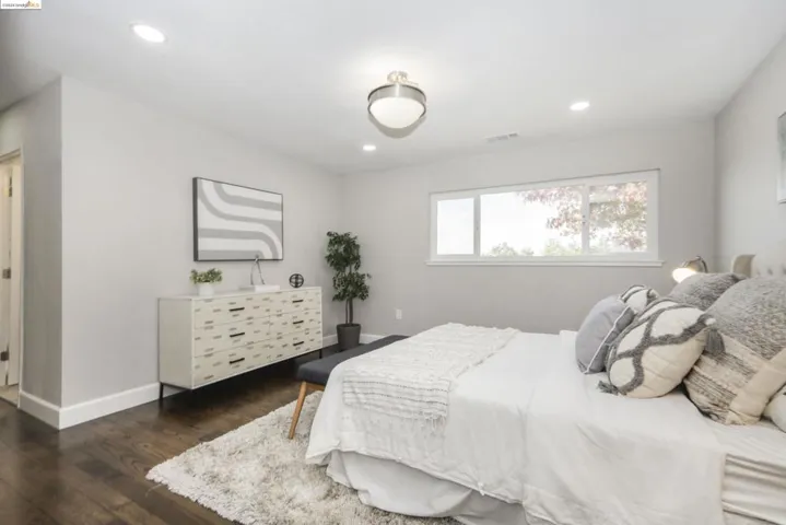 33 Oak Hill Cir, Oakland, California 94605