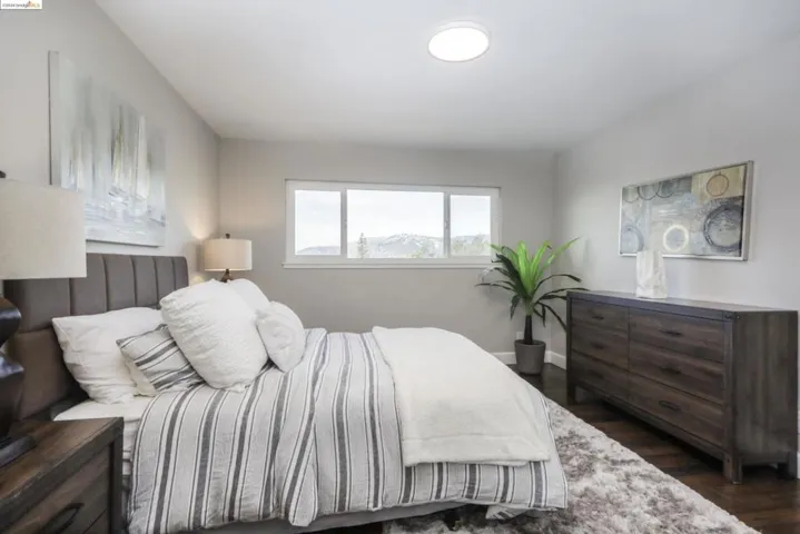 33 Oak Hill Cir, Oakland, California 94605
