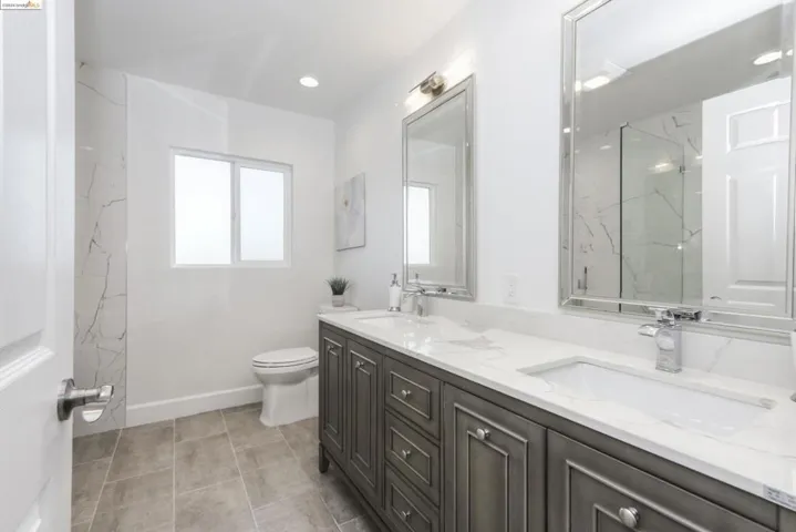 33 Oak Hill Cir, Oakland, California 94605