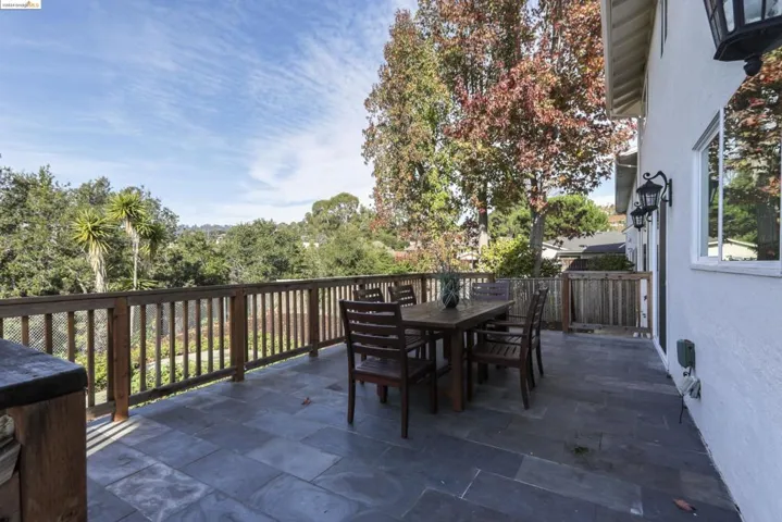 33 Oak Hill Cir, Oakland, California 94605