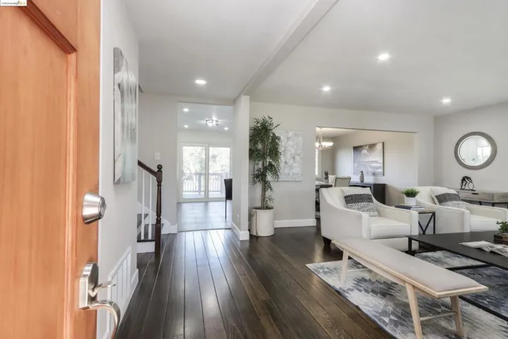 33 Oak Hill Cir, Oakland, California 94605