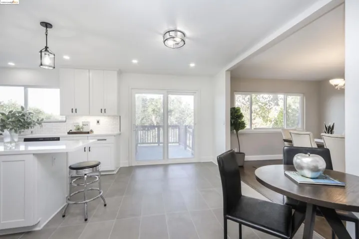 33 Oak Hill Cir, Oakland, California 94605