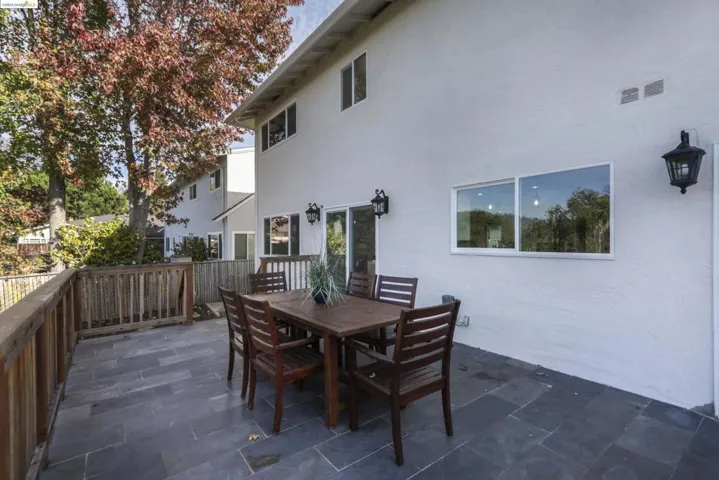 33 Oak Hill Cir, Oakland, California 94605