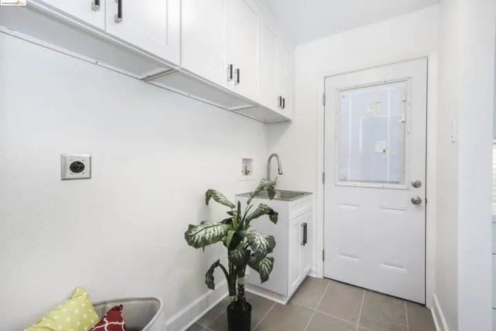 33 Oak Hill Cir, Oakland, California 94605