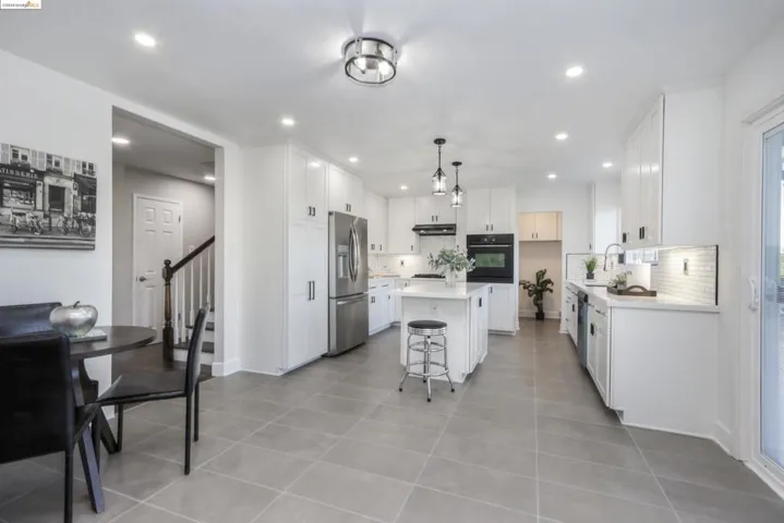 33 Oak Hill Cir, Oakland, California 94605