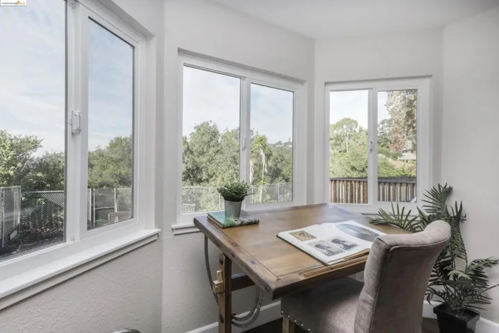 33 Oak Hill Cir, Oakland, California 94605
