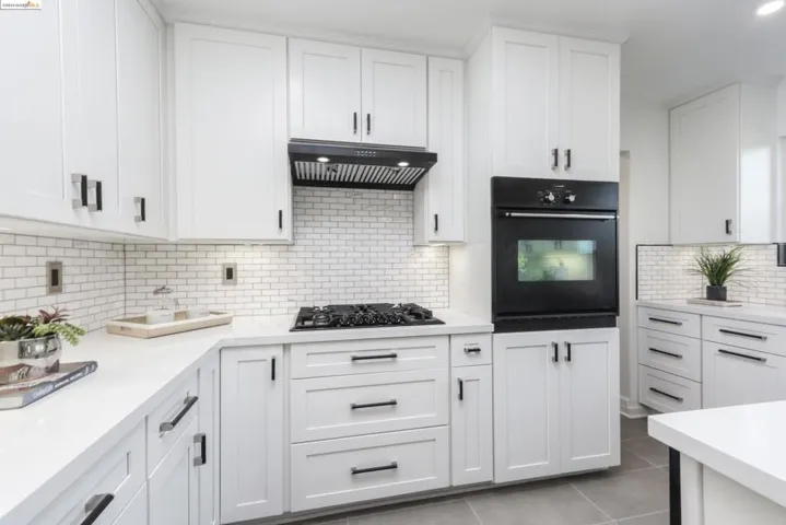 33 Oak Hill Cir, Oakland, California 94605