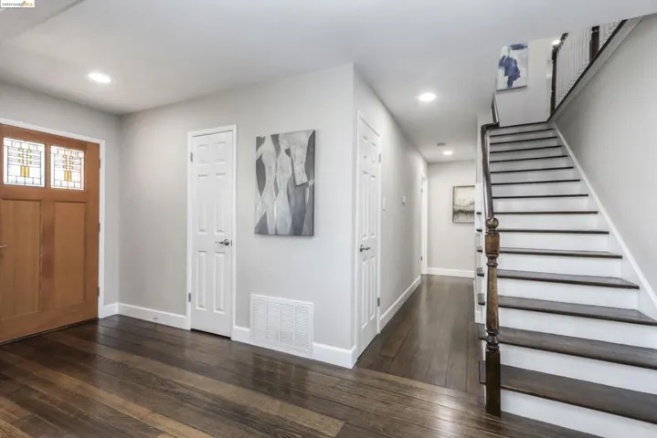 33 Oak Hill Cir, Oakland, California 94605