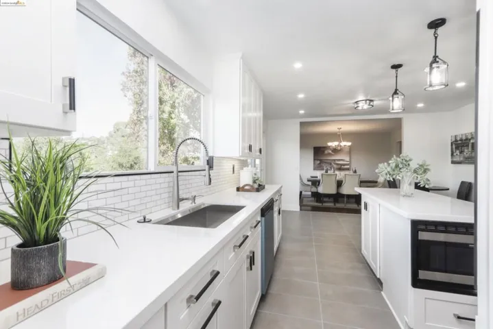 33 Oak Hill Cir, Oakland, California 94605