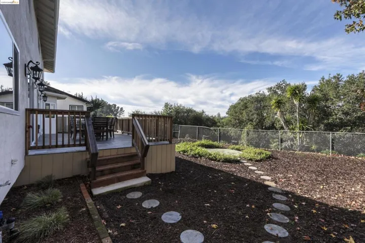 33 Oak Hill Cir, Oakland, California 94605