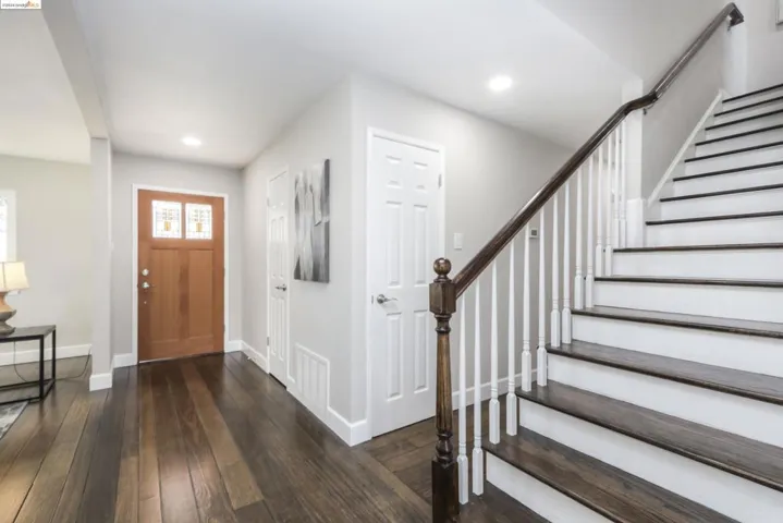 33 Oak Hill Cir, Oakland, California 94605