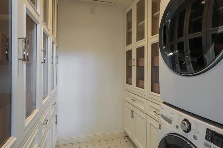933 Laurel Glen Drive, Palo Alto, California 94304