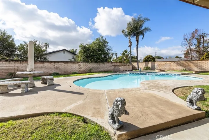 5842 Date Avenue, Rialto, California 92377
