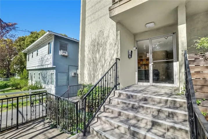 13543 Moorpark Street 8, Sherman Oaks, California 91423