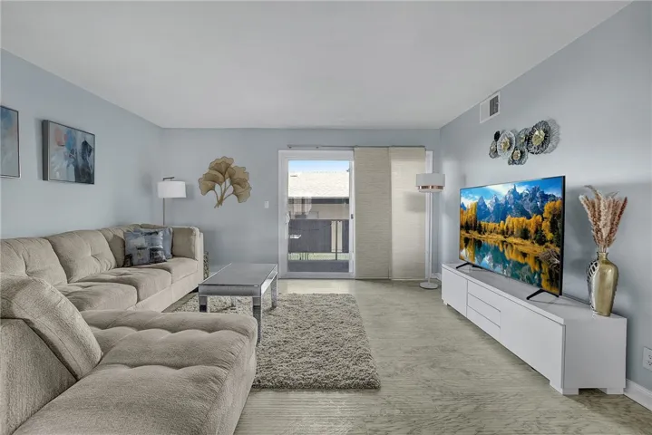 13543 Moorpark Street 8, Sherman Oaks, California 91423