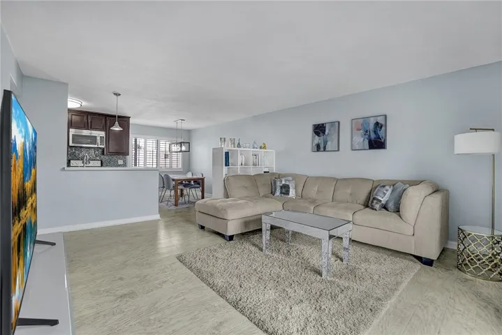 13543 Moorpark Street 8, Sherman Oaks, California 91423