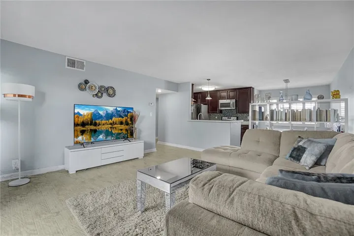 13543 Moorpark Street 8, Sherman Oaks, California 91423