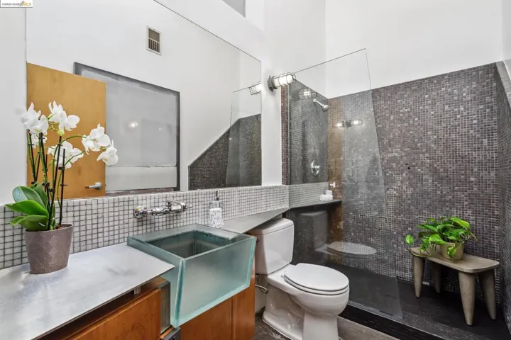 755 Folger Avenue, Berkeley, California 94710-2809