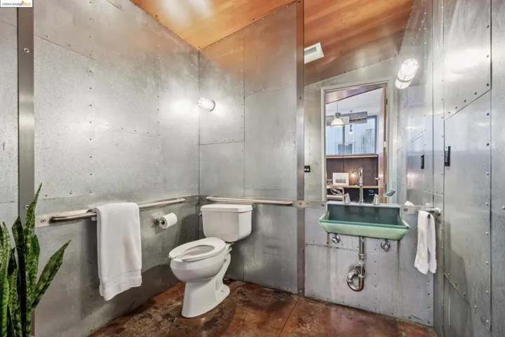 755 Folger Avenue, Berkeley, California 94710-2809