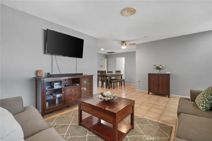 320 Magnolia Circle, Hemet, California 92543