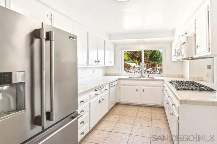 2010 Elevada St, Oceanside, California 92054