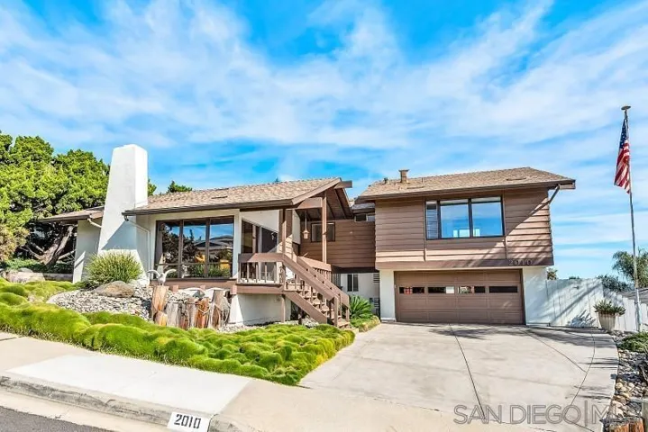 2010 Elevada St, Oceanside, California 92054