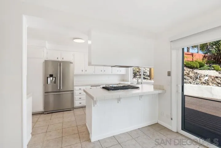 2010 Elevada St, Oceanside, California 92054