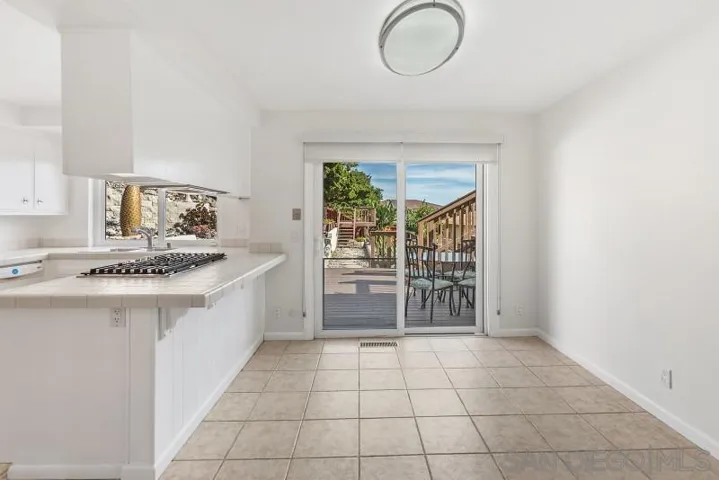 2010 Elevada St, Oceanside, California 92054