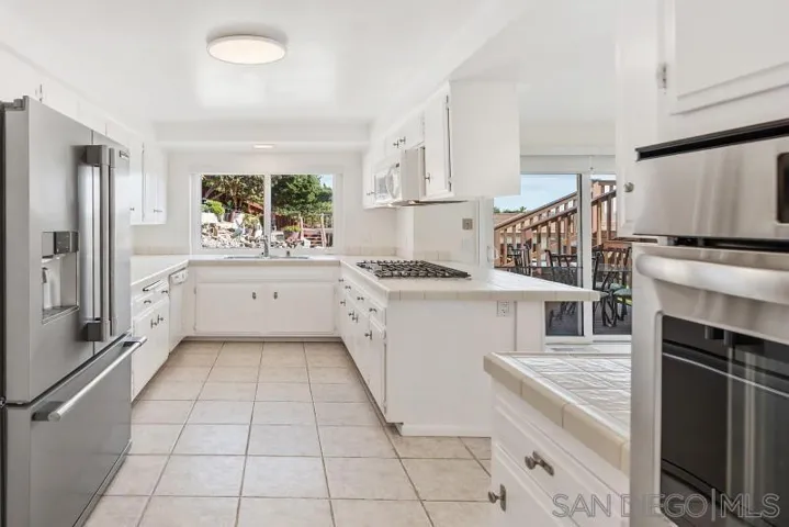 2010 Elevada St, Oceanside, California 92054