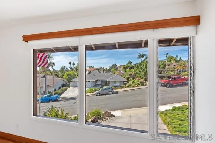 2010 Elevada St, Oceanside, California 92054
