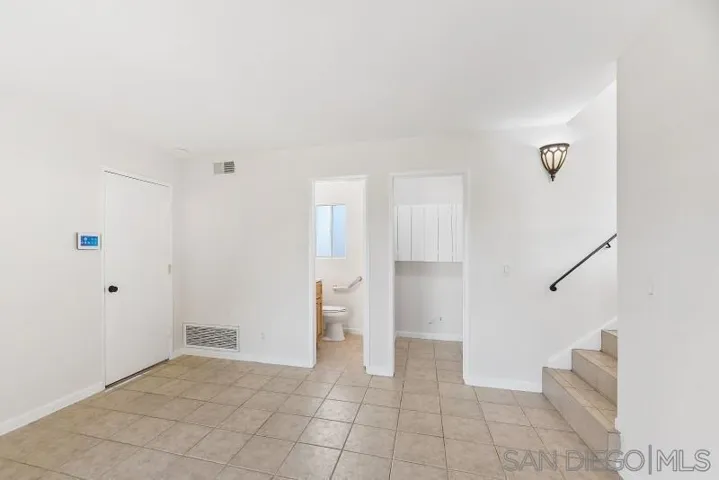 2010 Elevada St, Oceanside, California 92054