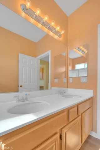 2nd story full bathroom
