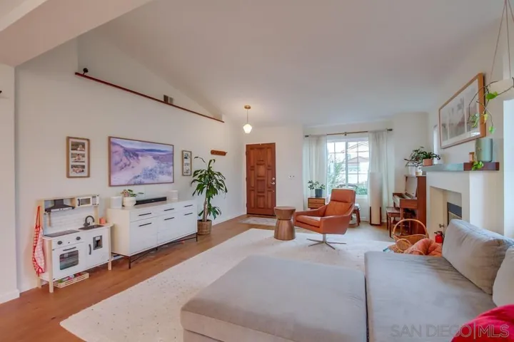 15808 Camino Codorniz, San Diego, California 92127