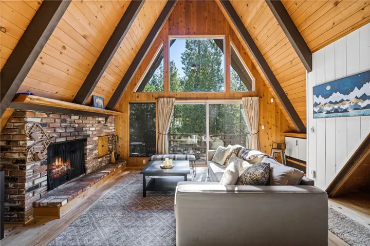 27197 Bernina Drive, Lake Arrowhead, California 92352