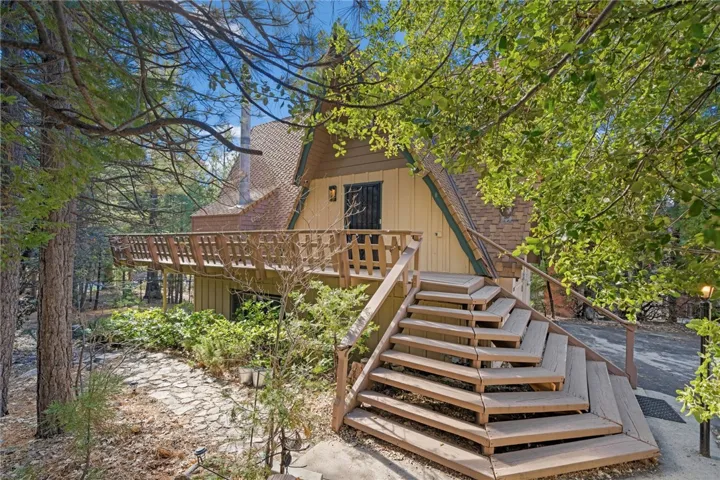 27197 Bernina Drive, Lake Arrowhead, California 92352