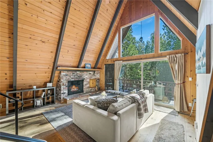 27197 Bernina Drive, Lake Arrowhead, California 92352