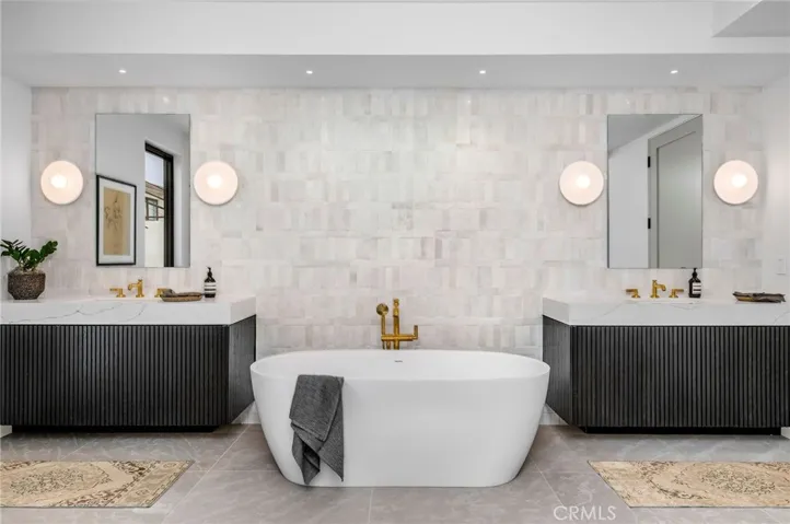 1027 W Bay Ave Unit B, Newport Beach, California 92663