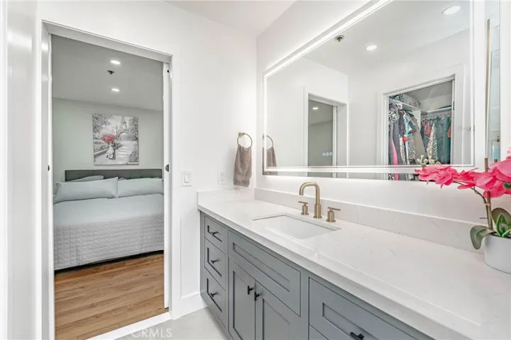 12121 Centralia St 102, Lakewood, California 90715