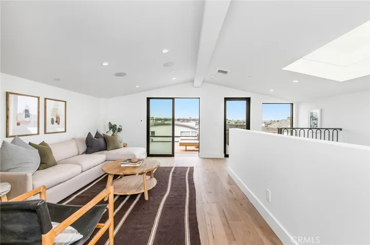 1027 W Bay Ave, Newport Beach, California 92663