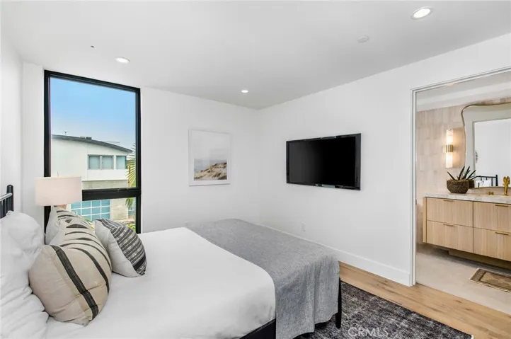 1027 W Bay Ave, Newport Beach, California 92663