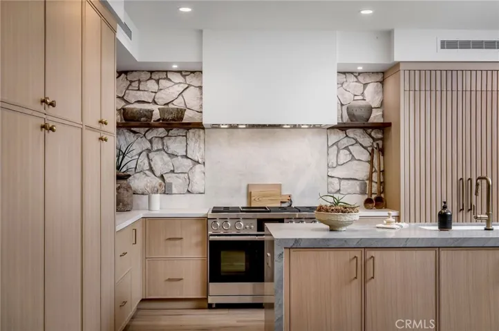 1027 W Bay Ave, Newport Beach, California 92663