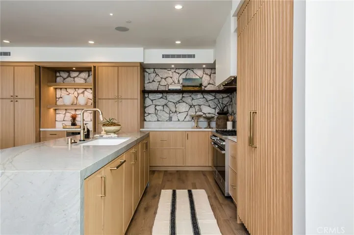 1027 W Bay Ave, Newport Beach, California 92663