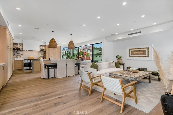 1027 W Bay Ave, Newport Beach, California 92663