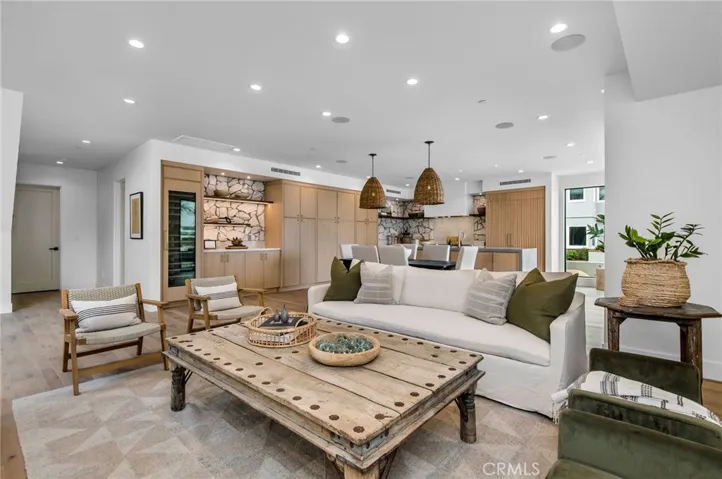1027 W Bay Ave, Newport Beach, California 92663