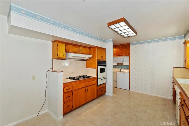 27242 Crest Street, Highland, California 92346