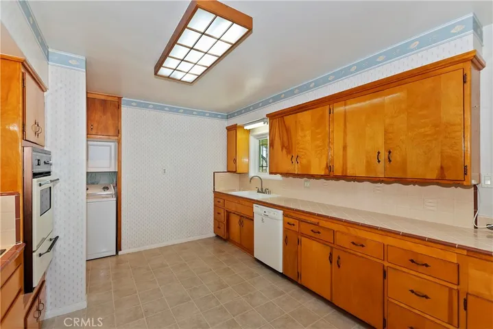 27242 Crest Street, Highland, California 92346