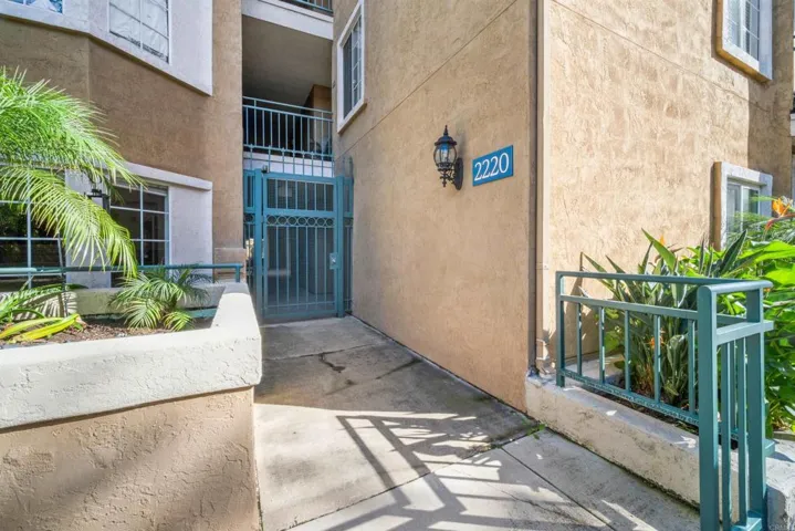 2220 Camino De La Reina 104, San Diego, California 92108