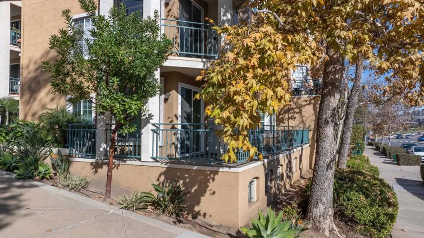 2220 Camino De La Reina 104, San Diego, California 92108