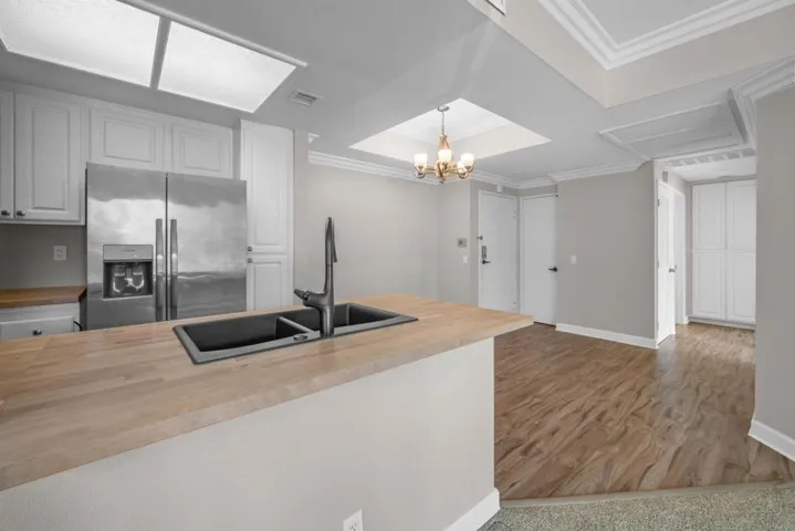 2220 Camino De La Reina 104, San Diego, California 92108