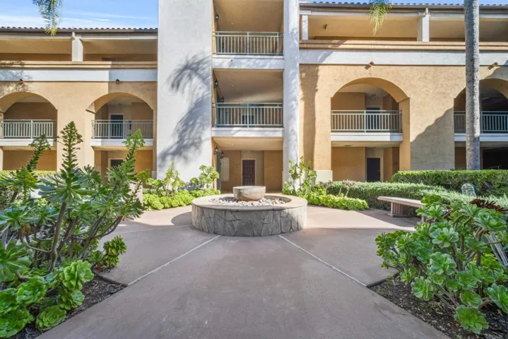 2220 Camino De La Reina 104, San Diego, California 92108